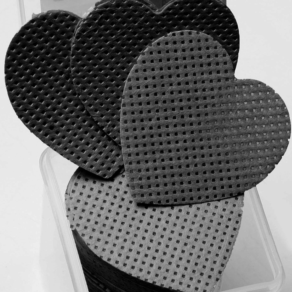 Colorful Grid Heart Shape Wiping Cloth for Eyelash Glue 90 gsm Meltblown Nonwoven Grid Pattern Black